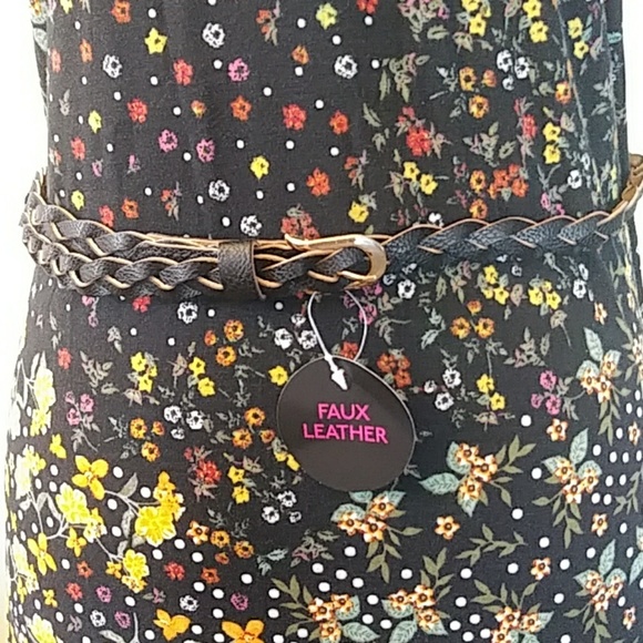 Junior's Short Sleeve Belted Floral Dress. Lace on shoulders. - Picture 3 of 7